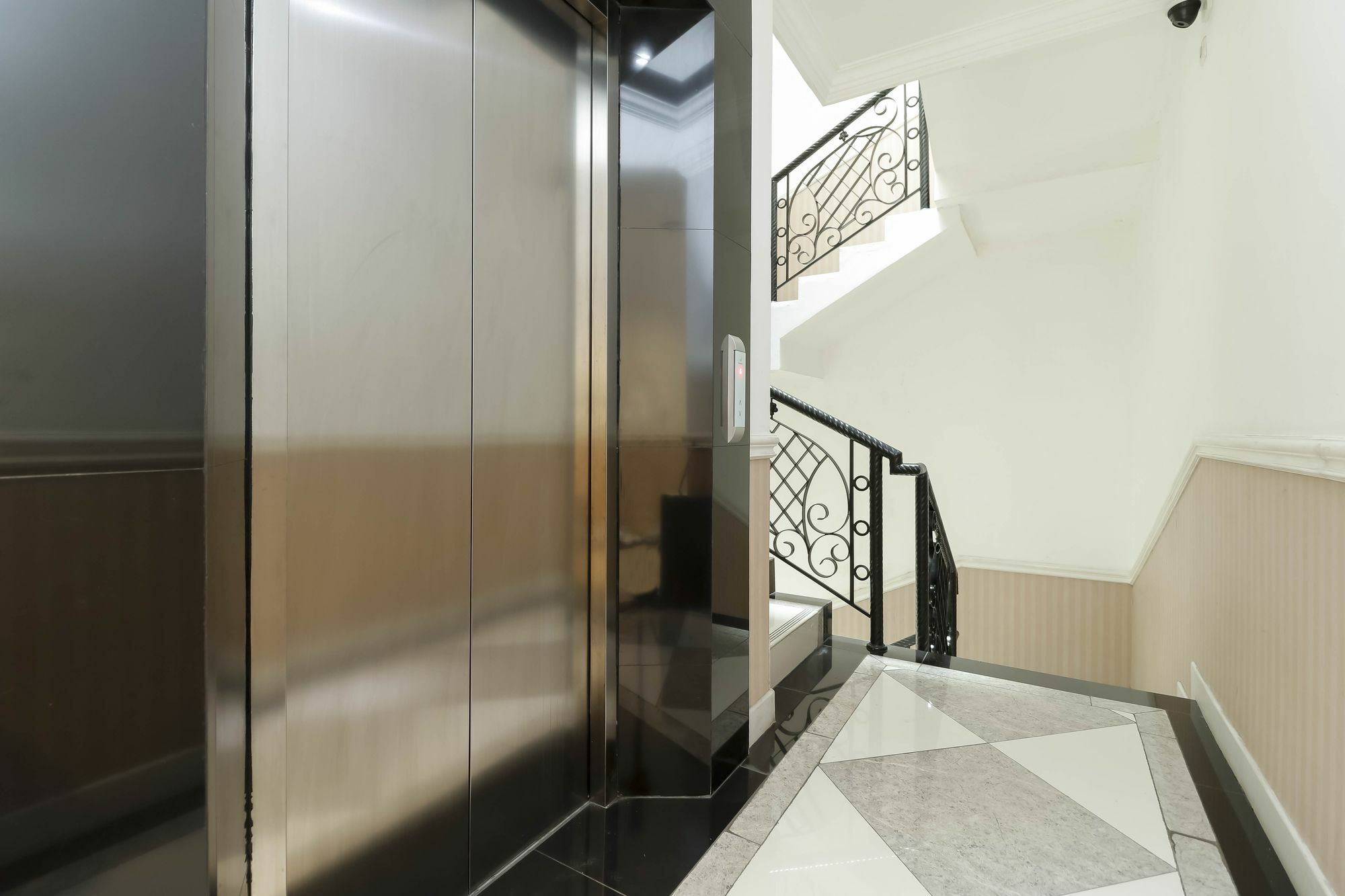 Reddoorz Plus @ Setiabudi Barat Jakarta Luaran gambar