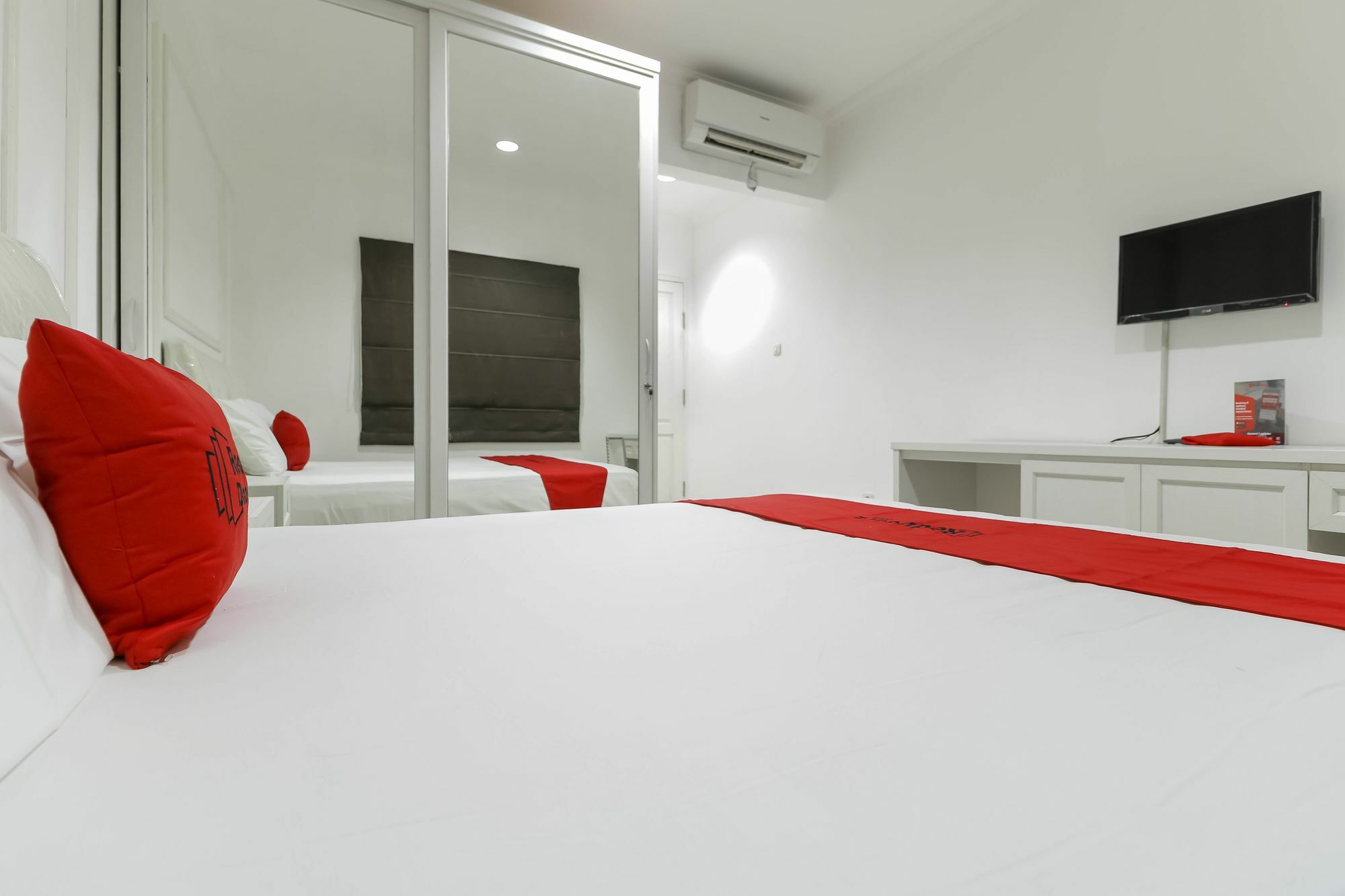 Reddoorz Plus @ Setiabudi Barat Jakarta Luaran gambar
