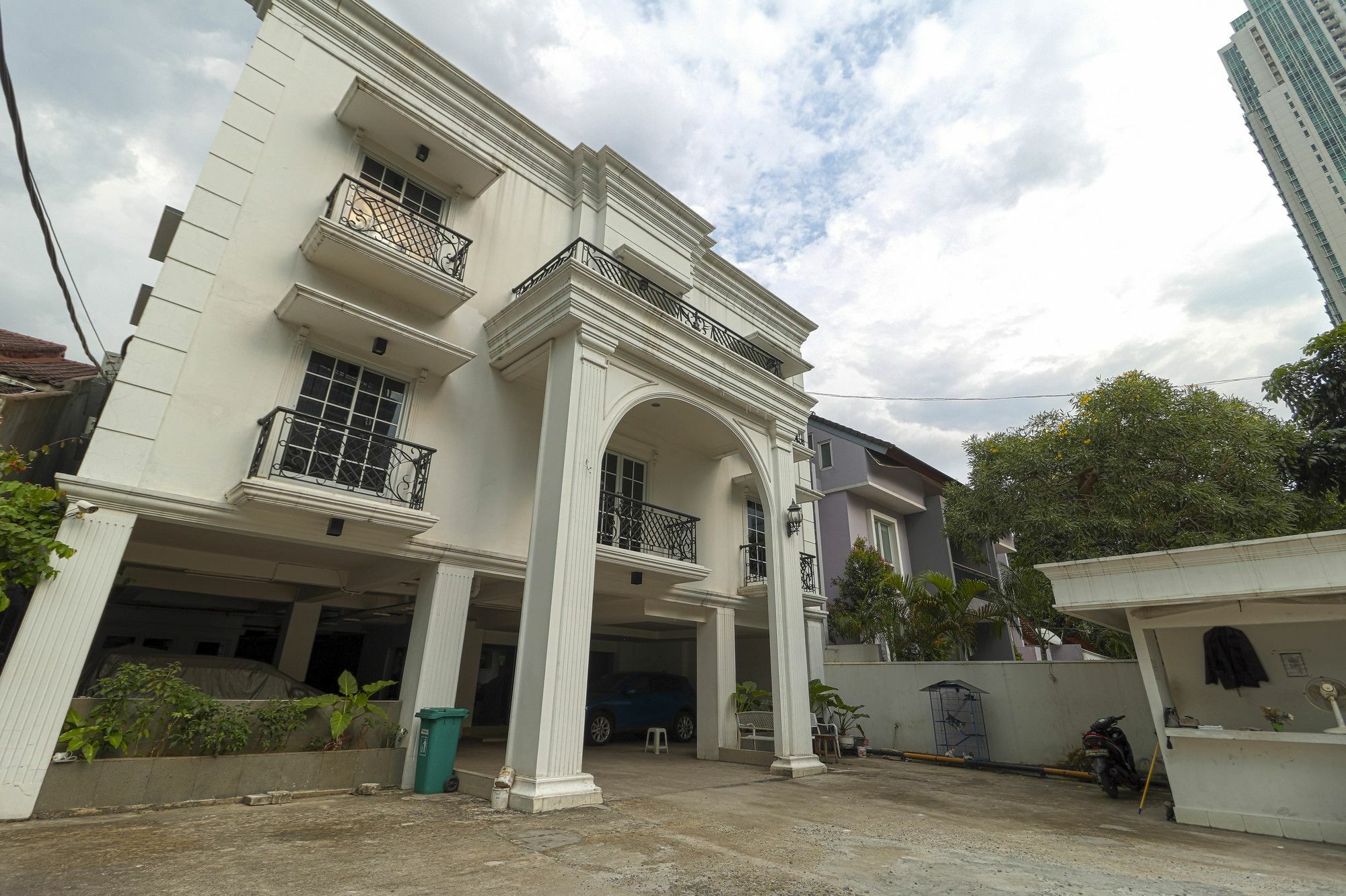 Reddoorz Plus @ Setiabudi Barat Jakarta Luaran gambar