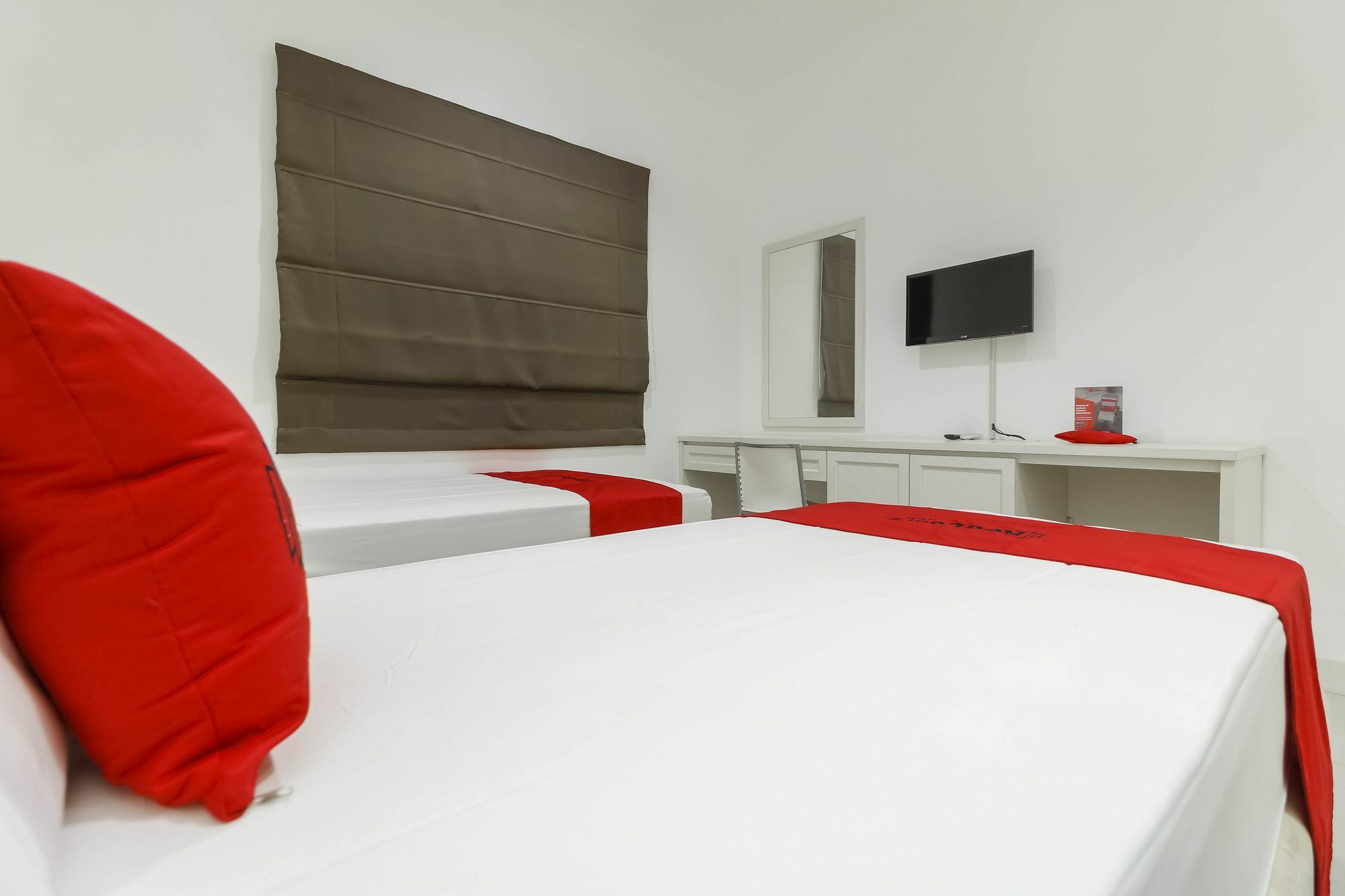 Reddoorz Plus @ Setiabudi Barat Jakarta Luaran gambar