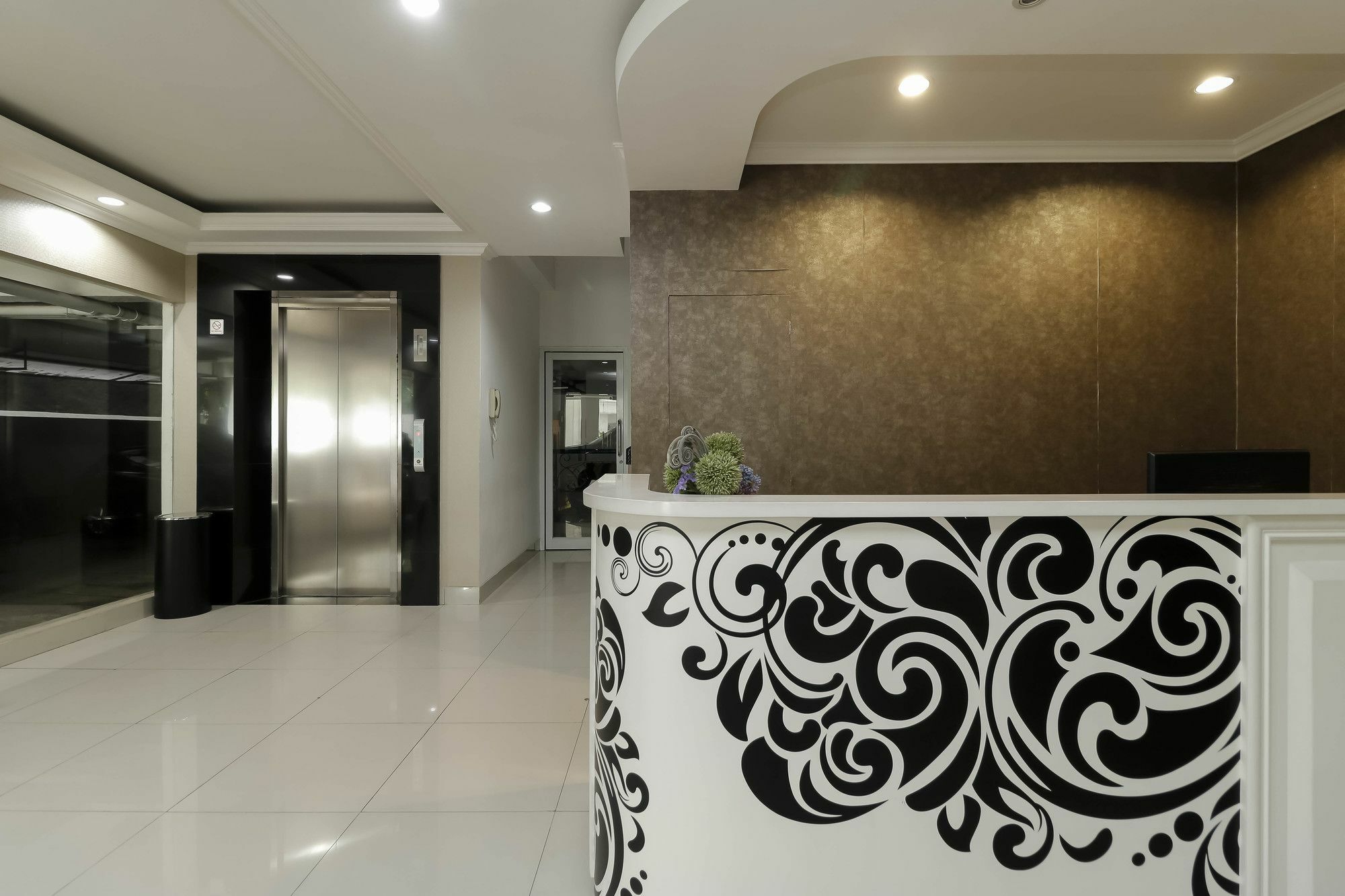 Reddoorz Plus @ Setiabudi Barat Jakarta Luaran gambar