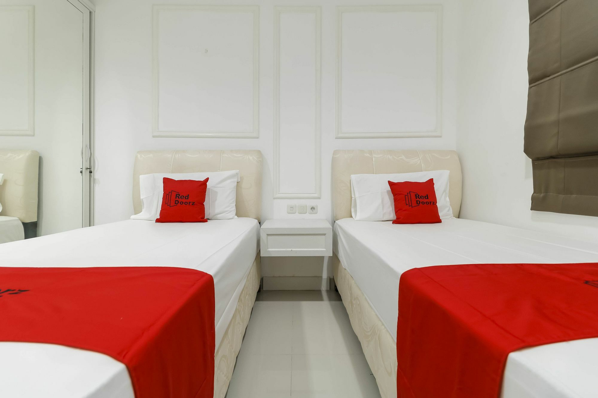 Reddoorz Plus @ Setiabudi Barat Jakarta Luaran gambar