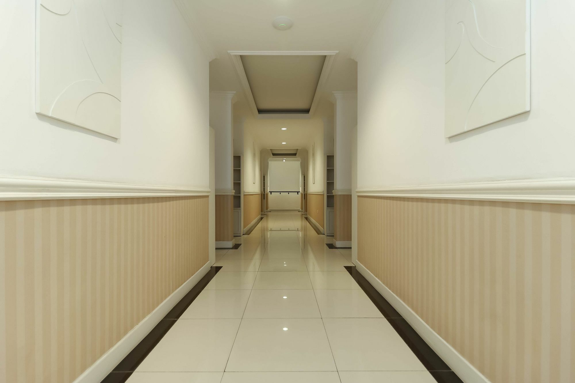 Reddoorz Plus @ Setiabudi Barat Jakarta Luaran gambar